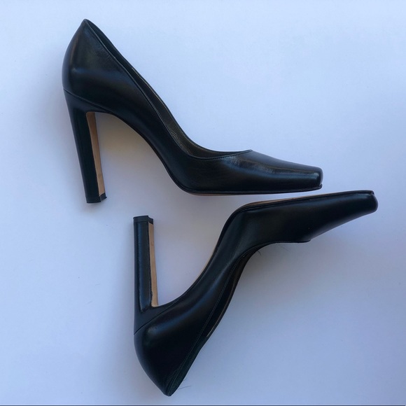 Manilo Blahnik Pump 38: Good Used Cond - Picture 3 of 6